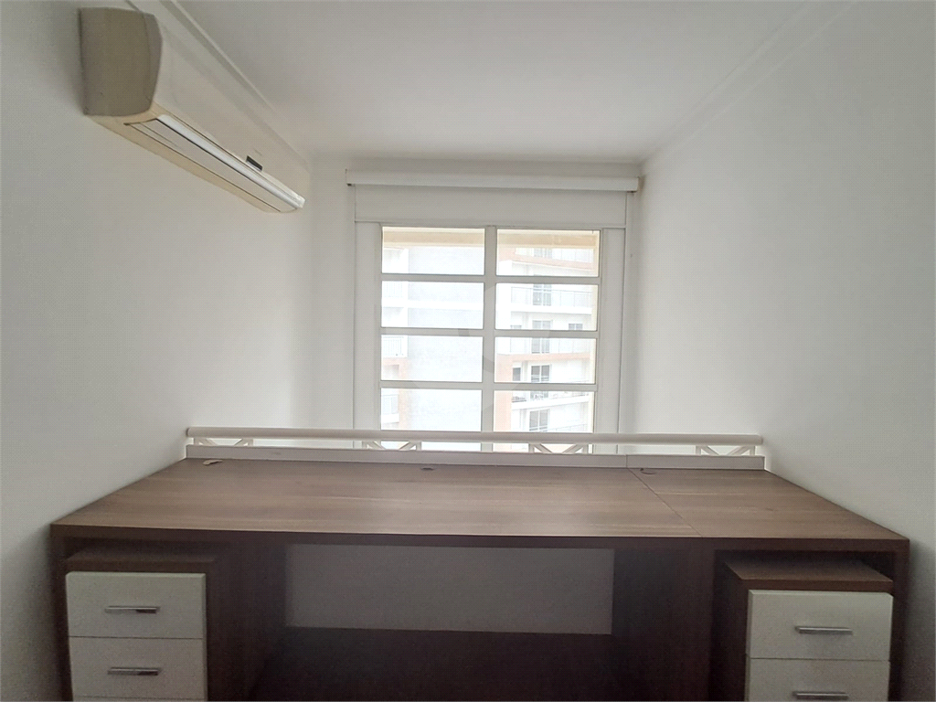 Duplex de 54m² reformado sala de estar com varanda 1 quarto com arcondicionado e 1 vaga de garagem Perdizes
