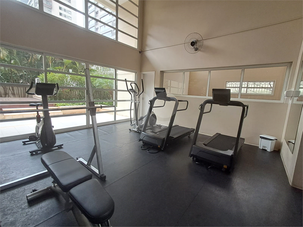 Duplex de 54m² reformado sala de estar com varanda 1 quarto com arcondicionado e 1 vaga de garagem Perdizes