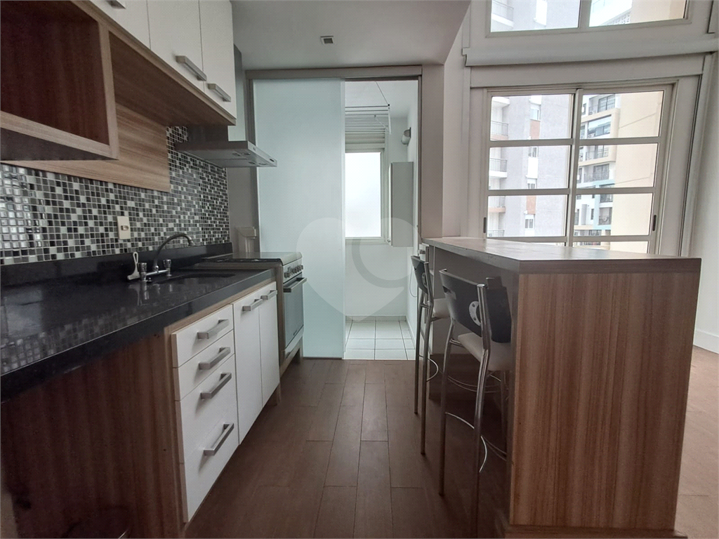 Duplex de 54m² reformado sala de estar com varanda 1 quarto com arcondicionado e 1 vaga de garagem Perdizes