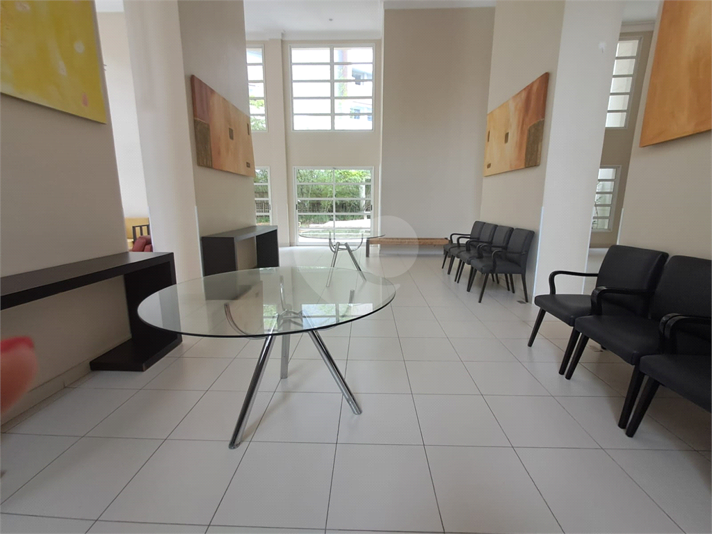 Duplex de 54m² reformado sala de estar com varanda 1 quarto com arcondicionado e 1 vaga de garagem Perdizes