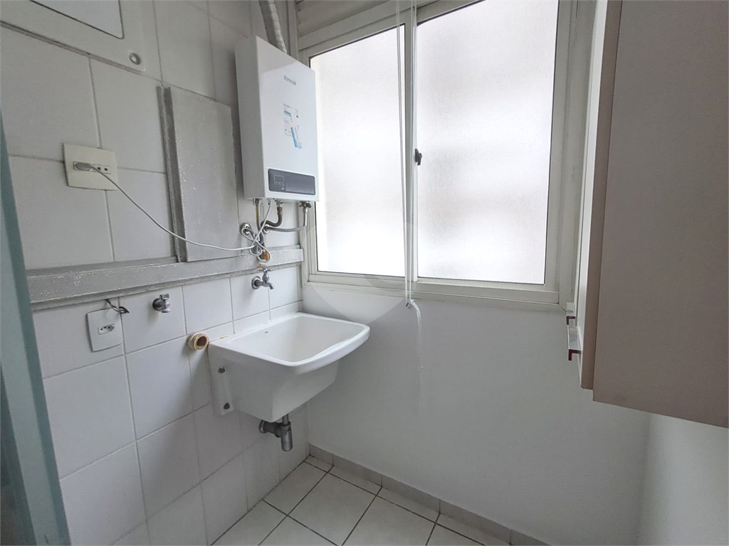 Duplex de 54m² reformado sala de estar com varanda 1 quarto com arcondicionado e 1 vaga de garagem Perdizes