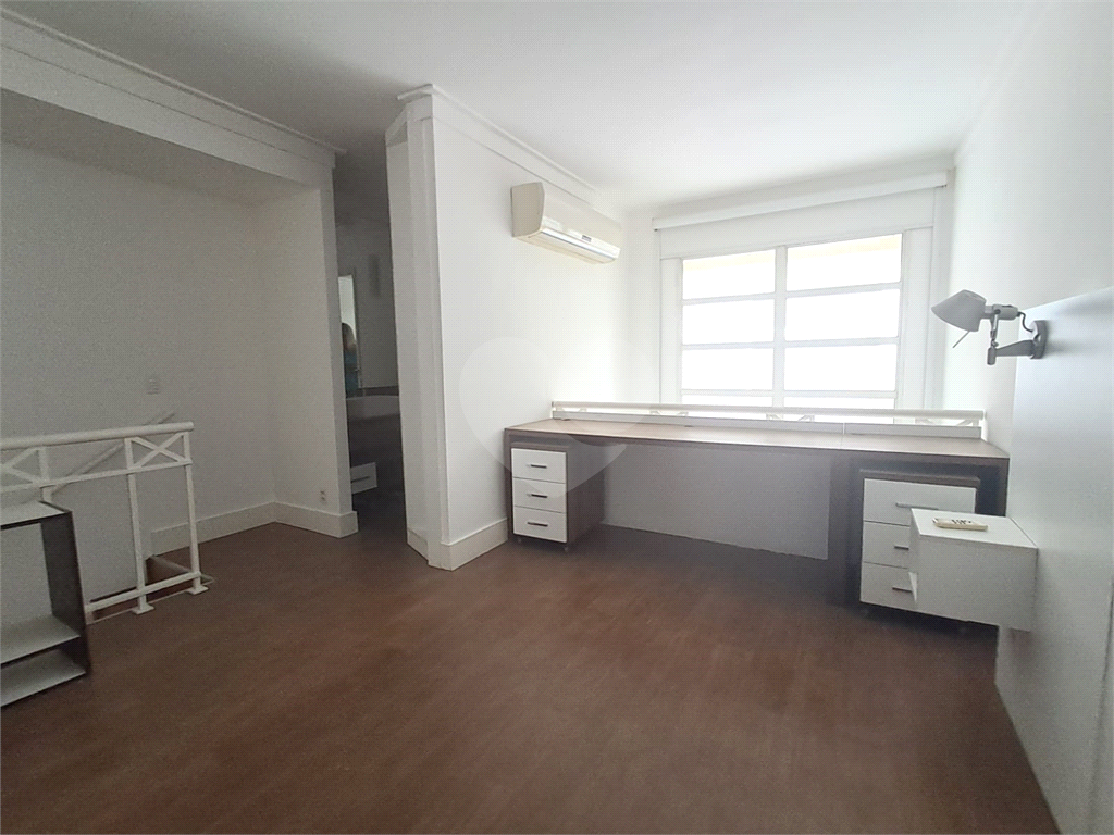 Duplex de 54m² reformado sala de estar com varanda 1 quarto com arcondicionado e 1 vaga de garagem Perdizes