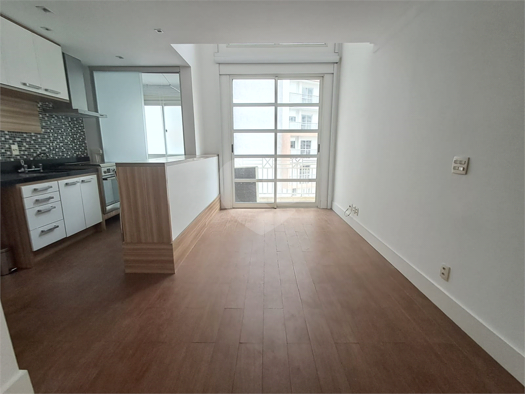 Duplex de 54m² reformado sala de estar com varanda 1 quarto com arcondicionado e 1 vaga de garagem Perdizes