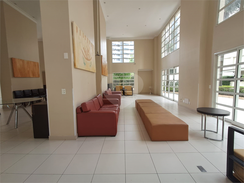 Duplex de 54m² reformado sala de estar com varanda 1 quarto com arcondicionado e 1 vaga de garagem Perdizes