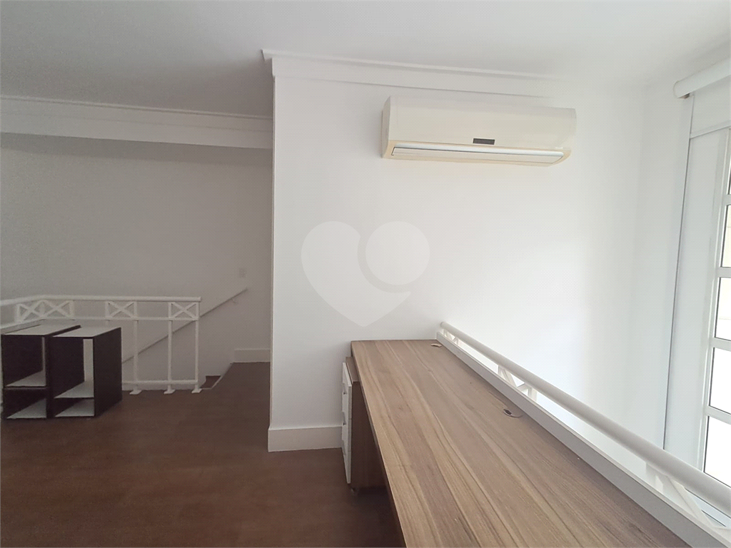 Duplex de 54m² reformado sala de estar com varanda 1 quarto com arcondicionado e 1 vaga de garagem Perdizes