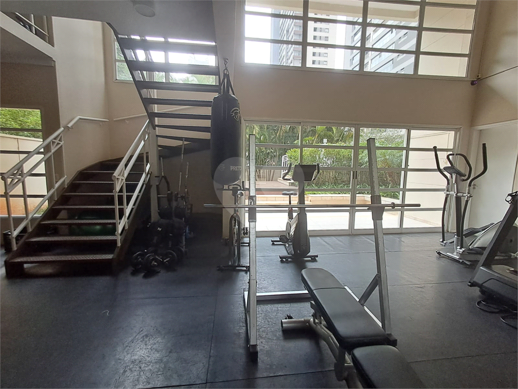 Duplex de 54m² reformado sala de estar com varanda 1 quarto com arcondicionado e 1 vaga de garagem Perdizes