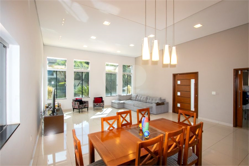 Casa de Condomínio à venda | 1.000 m² | 4 dormitórios (3 suítes) | 3 vagas em Monte Alegre do Sul!   