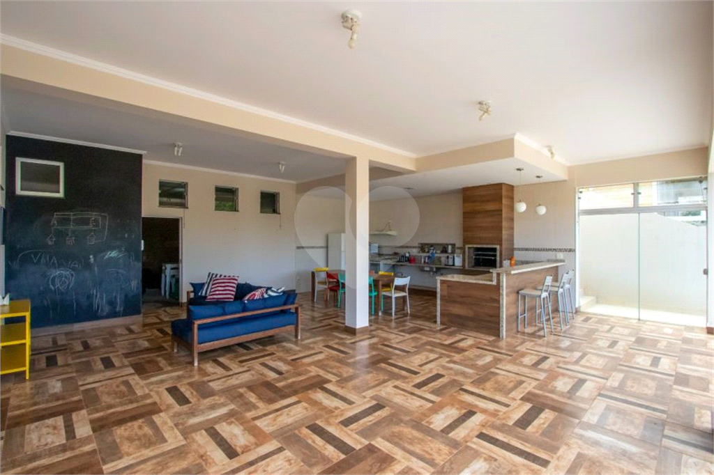 Casa de Condomínio à venda | 1.000 m² | 4 dormitórios (3 suítes) | 3 vagas em Monte Alegre do Sul!   