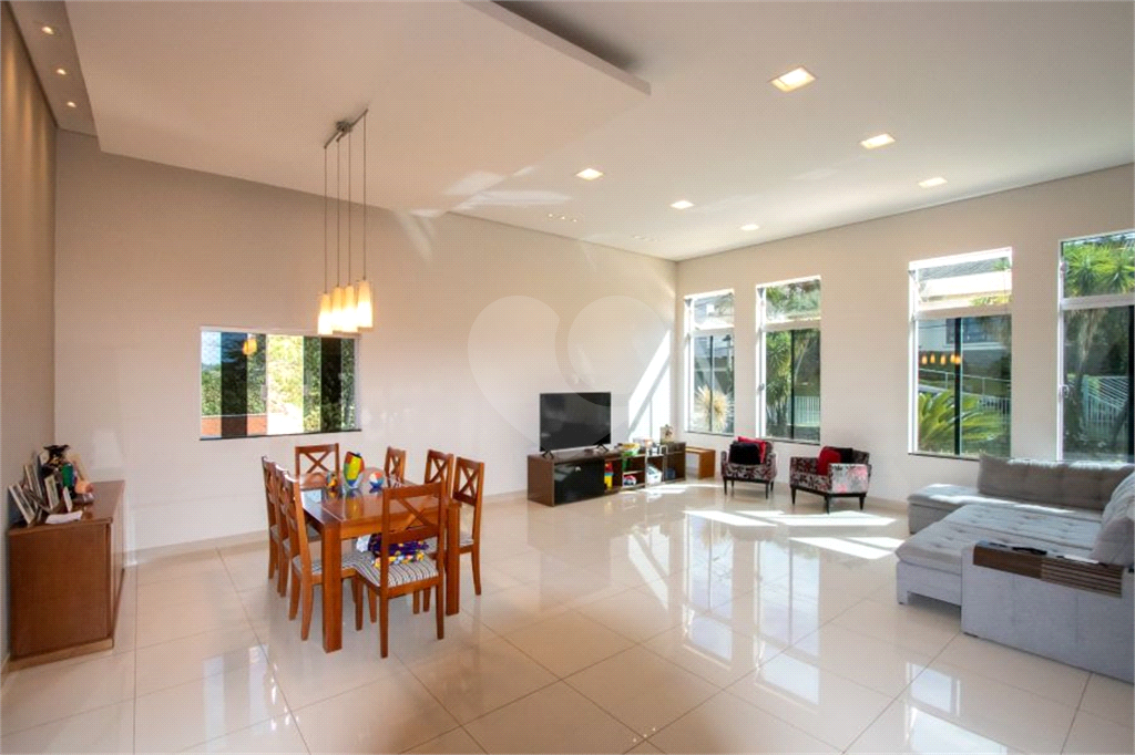 Casa de Condomínio à venda | 1.000 m² | 4 dormitórios (3 suítes) | 3 vagas em Monte Alegre do Sul!   