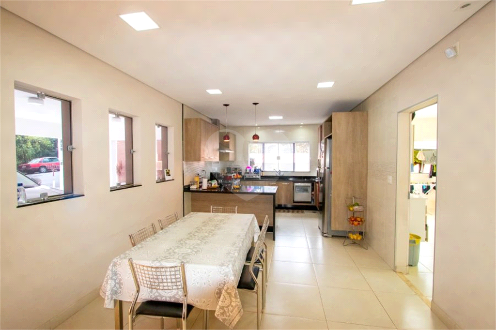 Casa de Condomínio à venda | 1.000 m² | 4 dormitórios (3 suítes) | 3 vagas em Monte Alegre do Sul!   