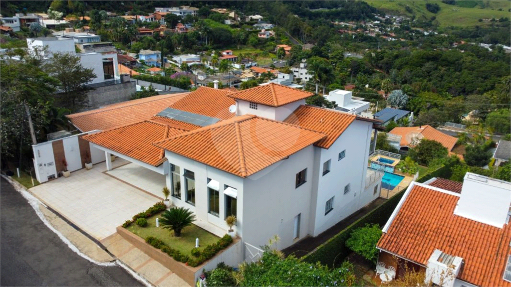 Casa de Condomínio à venda | 1.000 m² | 4 dormitórios (3 suítes) | 3 vagas em Monte Alegre do Sul!   