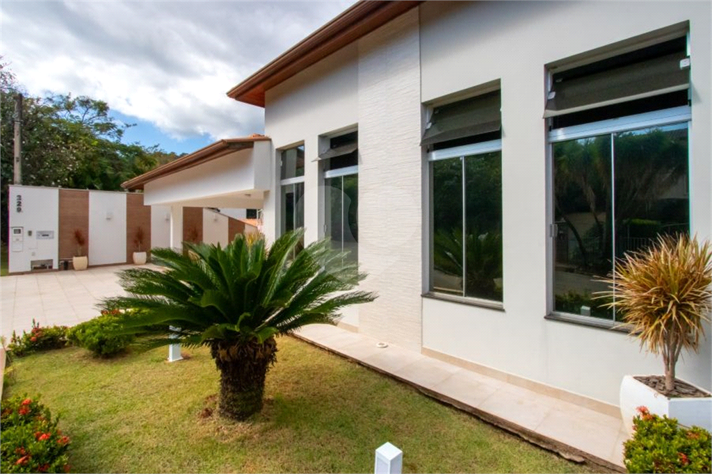 Casa de Condomínio à venda | 1.000 m² | 4 dormitórios (3 suítes) | 3 vagas em Monte Alegre do Sul!   