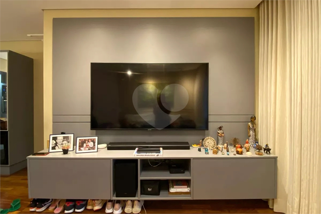 Apartamento 3 dormitórios,  sendo 1 suíte e 2 vagas de garagem Pompeia 