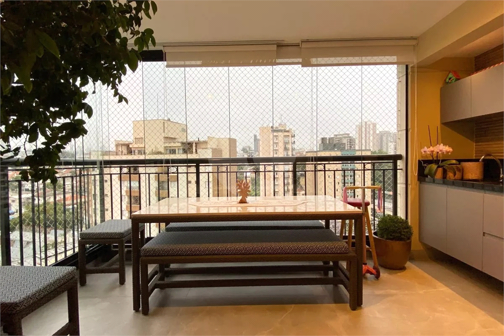 Apartamento 3 dormitórios,  sendo 1 suíte e 2 vagas de garagem Pompeia 