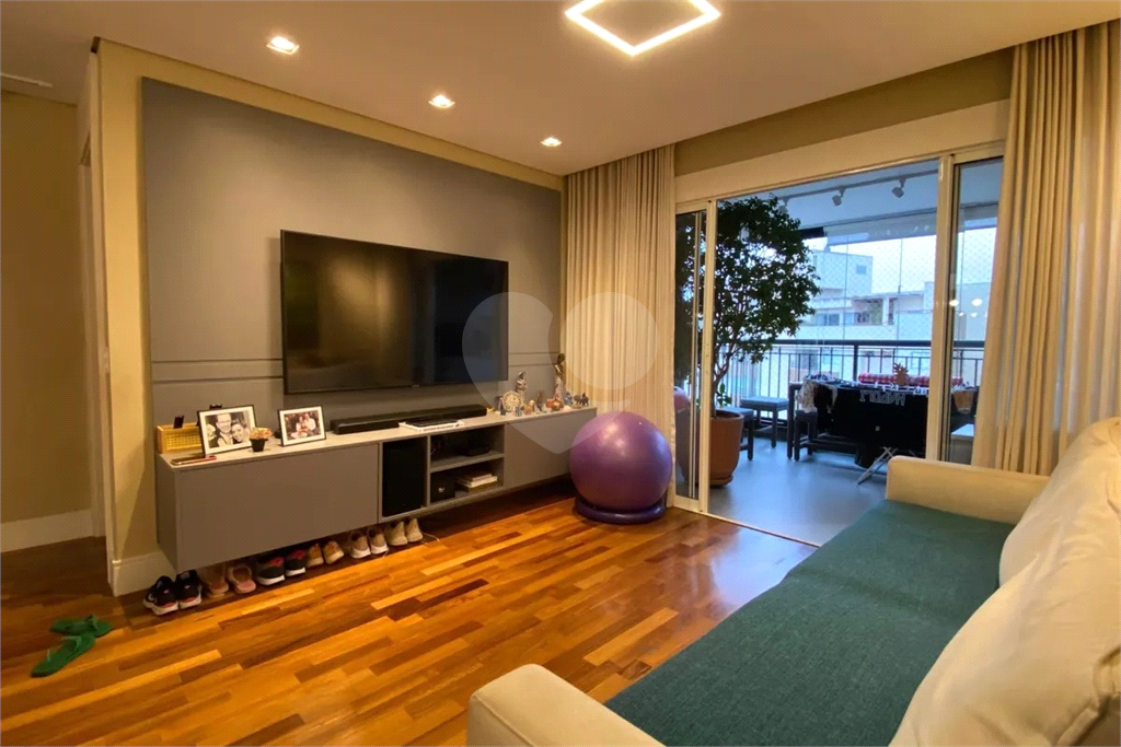 Apartamento 3 dormitórios,  sendo 1 suíte e 2 vagas de garagem Pompeia 