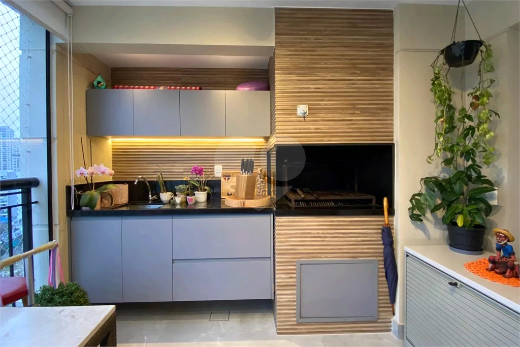 Apartamento 3 dormitórios,  sendo 1 suíte e 2 vagas de garagem Pompeia 