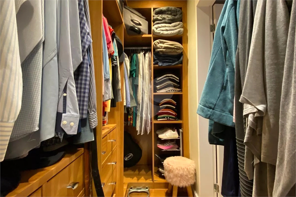 Apartamento 3 dormitórios,  sendo 1 suíte e 2 vagas de garagem Pompeia 