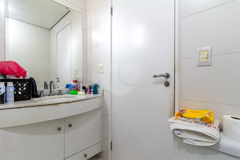 Apartamento em Santa Cecilia 2 dormitórios, sendo 1 suíte e 2 vagas de garagem  