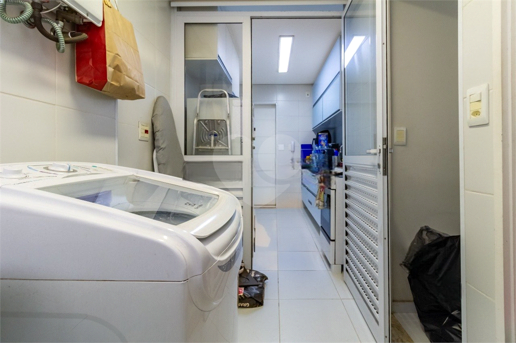 Apartamento em Santa Cecilia 2 dormitórios, sendo 1 suíte e 2 vagas de garagem  