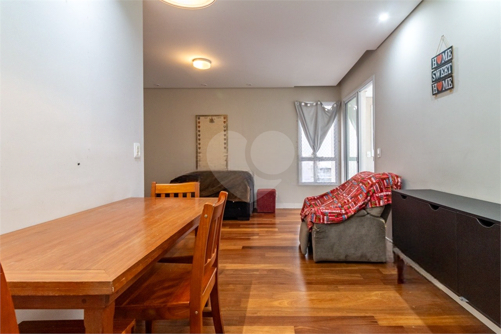 Apartamento em Santa Cecilia 2 dormitórios, sendo 1 suíte e 2 vagas de garagem  