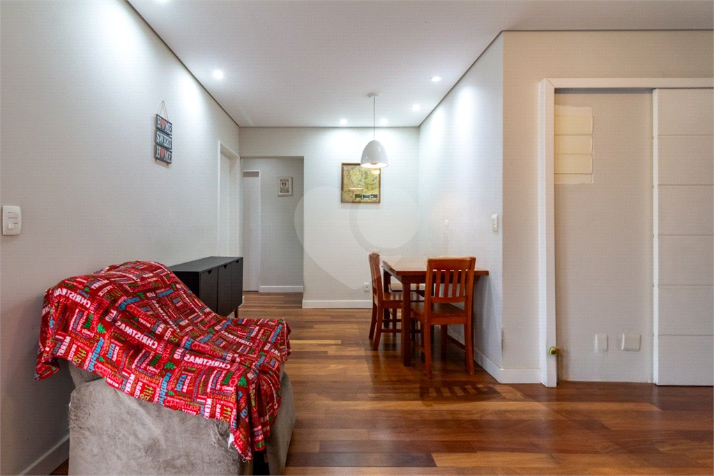 Apartamento em Santa Cecilia 2 dormitórios, sendo 1 suíte e 2 vagas de garagem  