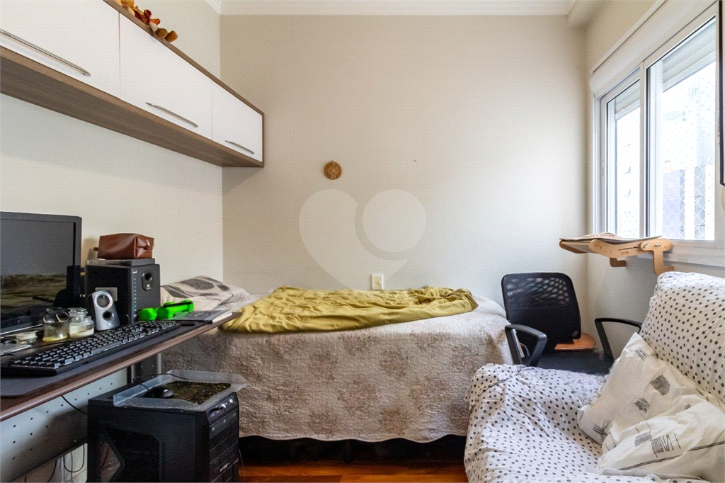 Apartamento em Santa Cecilia 2 dormitórios, sendo 1 suíte e 2 vagas de garagem  