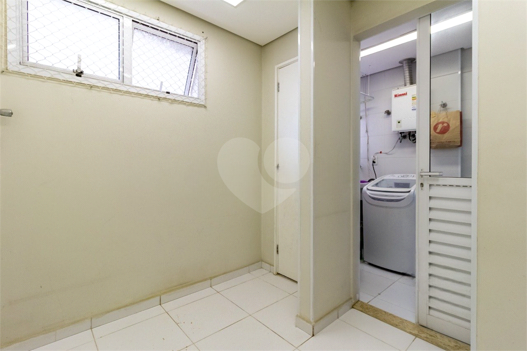 Apartamento em Santa Cecilia 2 dormitórios, sendo 1 suíte e 2 vagas de garagem  