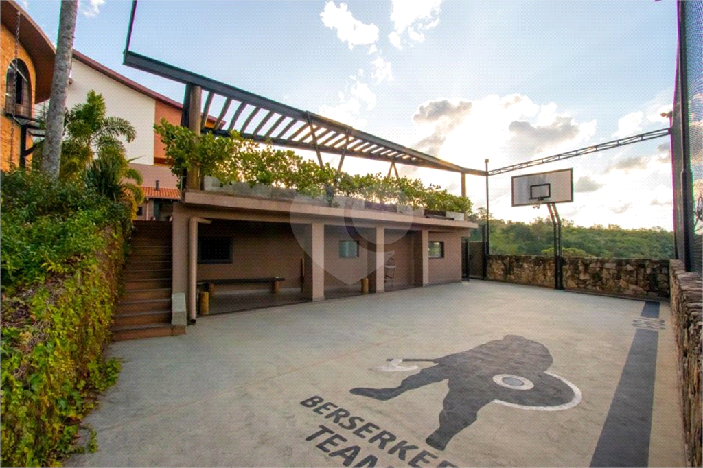 Casa alto padrão à venda | 1.490 m² | 4 suítes | 20 vagas em Serra Negra/SP!