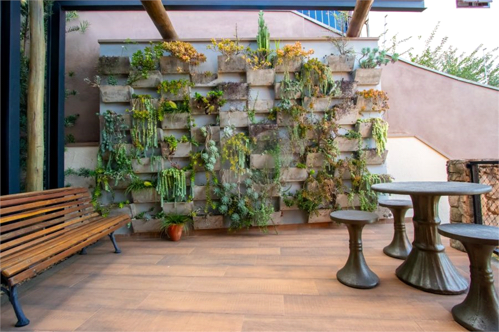 Casa alto padrão à venda | 1.490 m² | 4 suítes | 20 vagas em Serra Negra/SP!