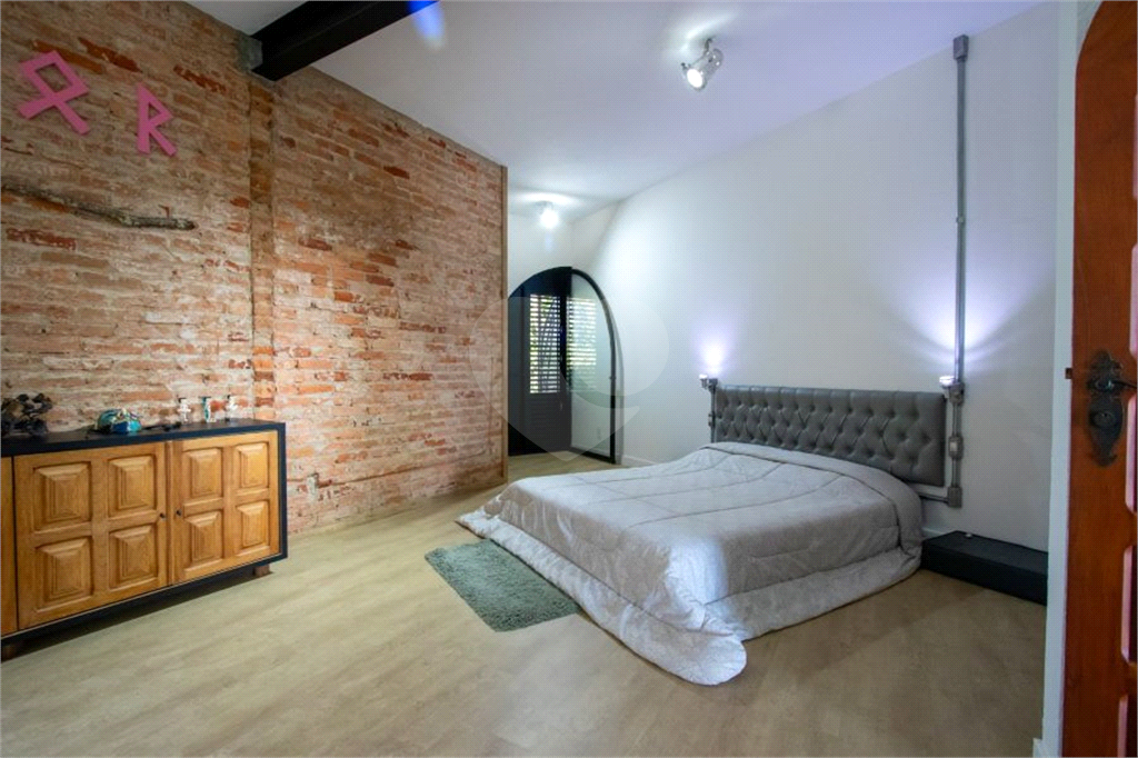 Casa alto padrão à venda | 1.490 m² | 4 suítes | 20 vagas em Serra Negra/SP!