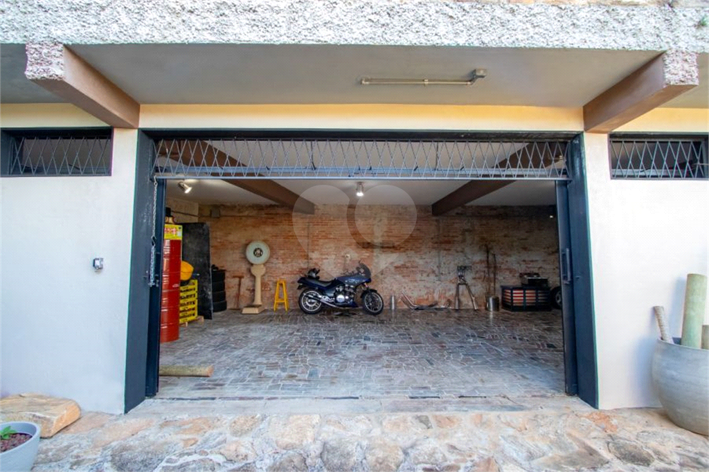 Casa alto padrão à venda | 1.490 m² | 4 suítes | 20 vagas em Serra Negra/SP!