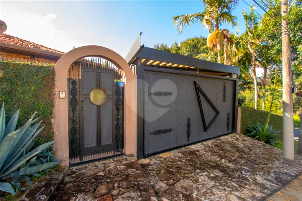 Casa alto padrão à venda | 1.490 m² | 4 suítes | 20 vagas em Serra Negra/SP!