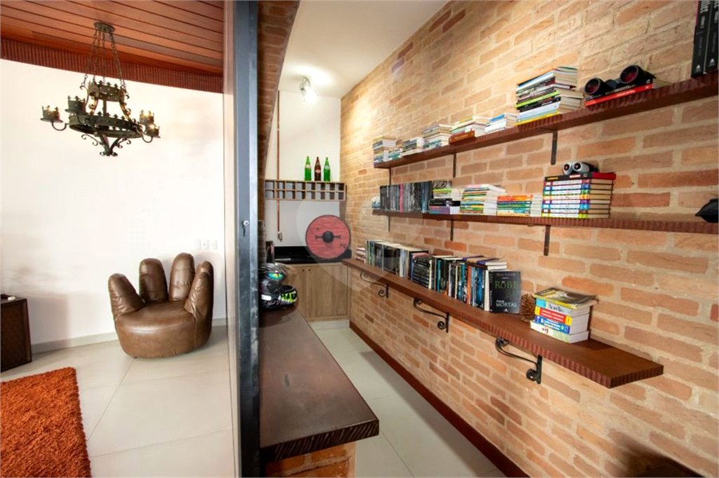 Casa alto padrão à venda | 1.490 m² | 4 suítes | 20 vagas em Serra Negra/SP!