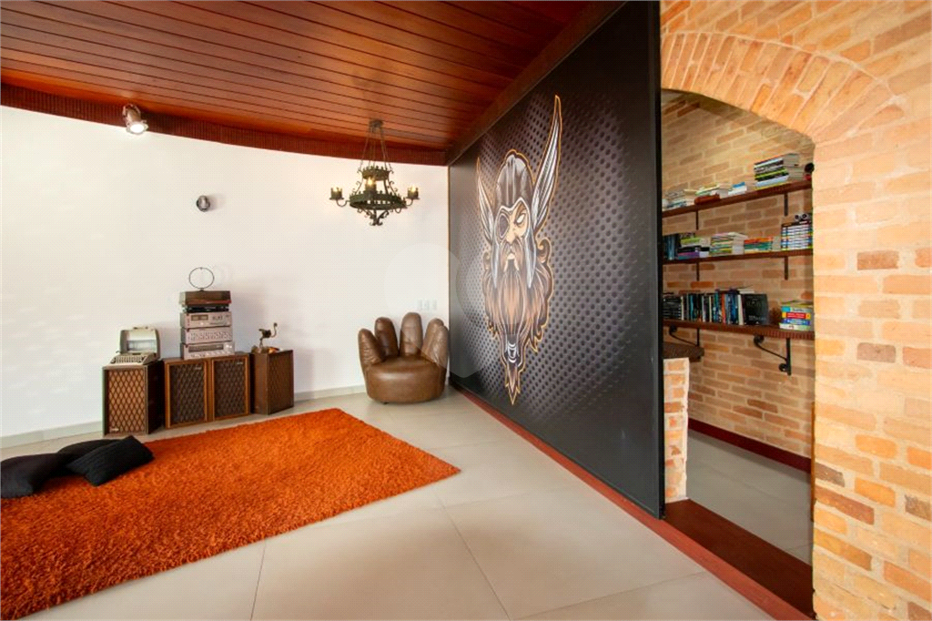 Casa alto padrão à venda | 1.490 m² | 4 suítes | 20 vagas em Serra Negra/SP!