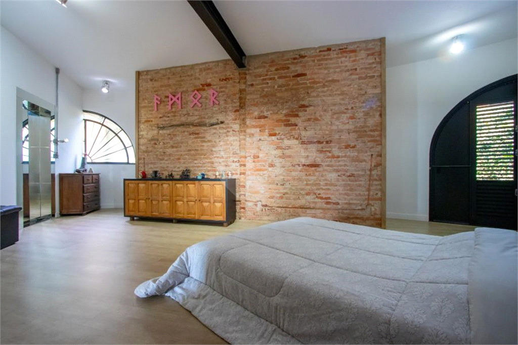 Casa alto padrão à venda | 1.490 m² | 4 suítes | 20 vagas em Serra Negra/SP!