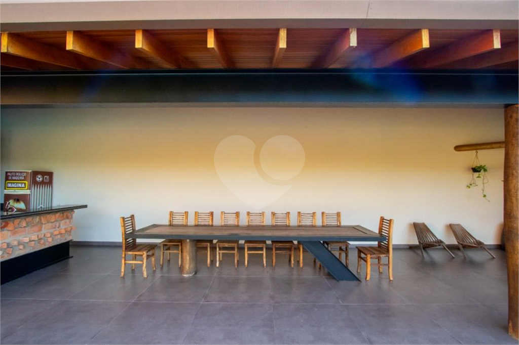 Casa alto padrão à venda | 1.490 m² | 4 suítes | 20 vagas em Serra Negra/SP!