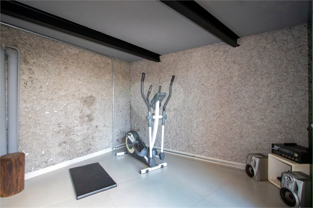 Casa alto padrão à venda | 1.490 m² | 4 suítes | 20 vagas em Serra Negra/SP!