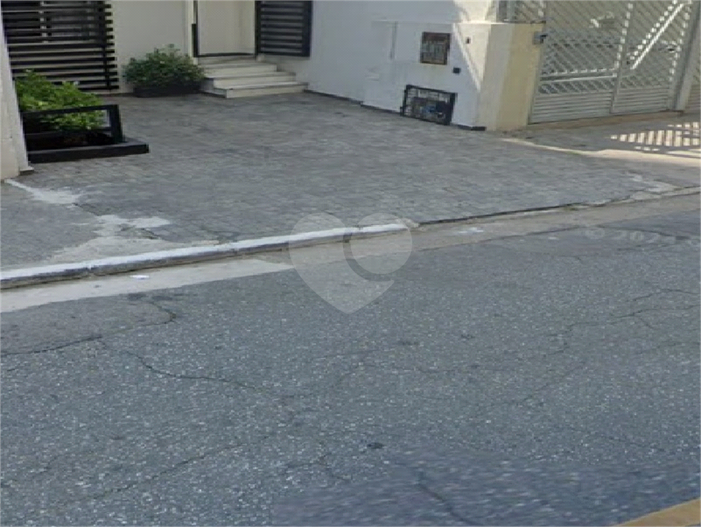 Sobrado Comercial com 2 vagas