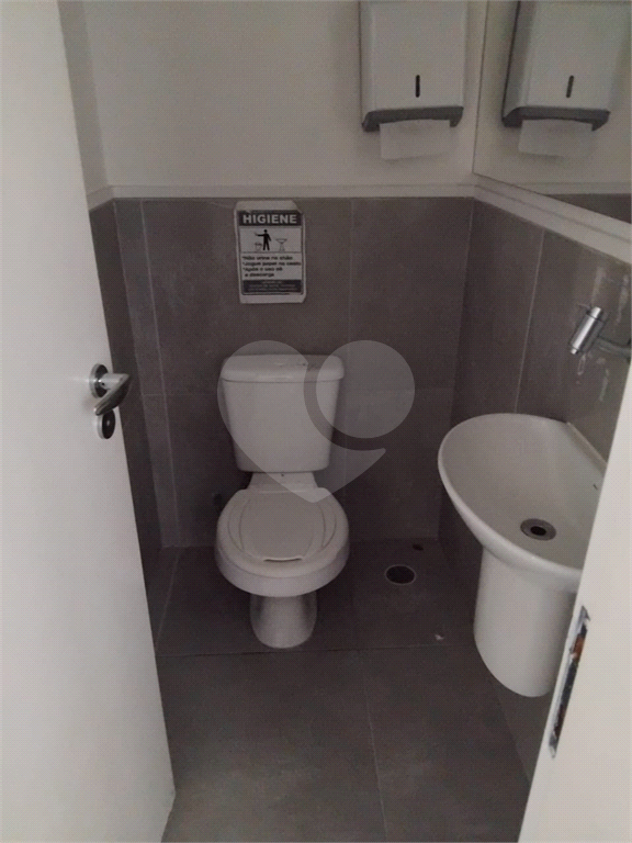 Sobrado Comercial com 2 vagas