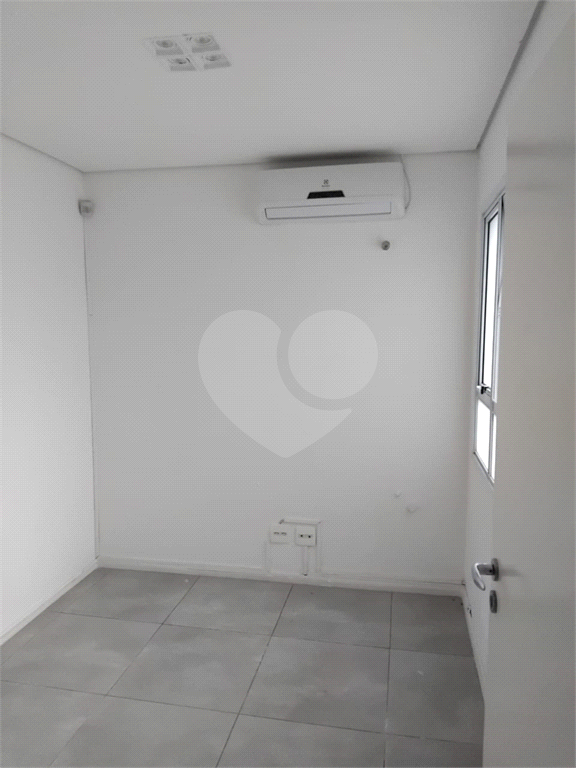 Sobrado Comercial com 2 vagas