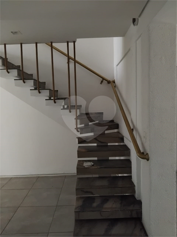 Sobrado Comercial com 2 vagas