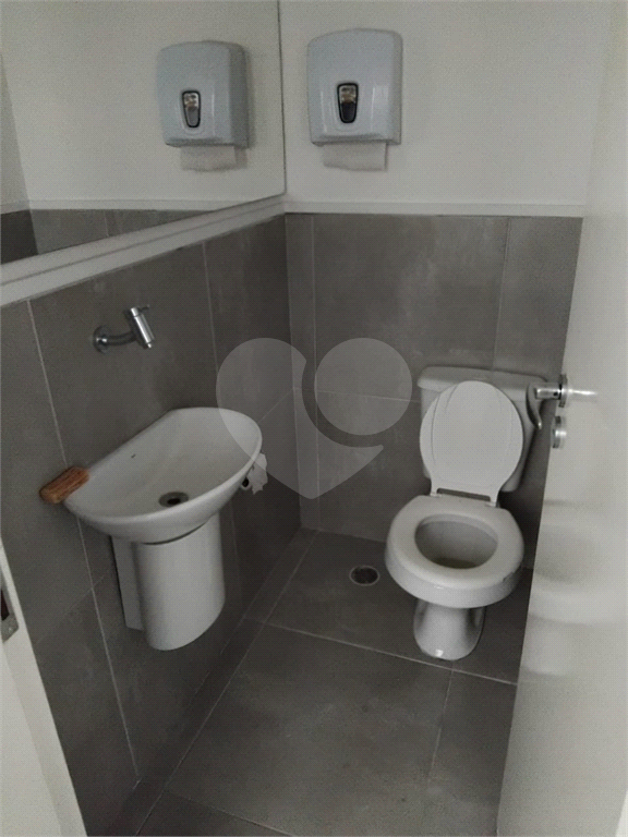 Sobrado Comercial com 2 vagas