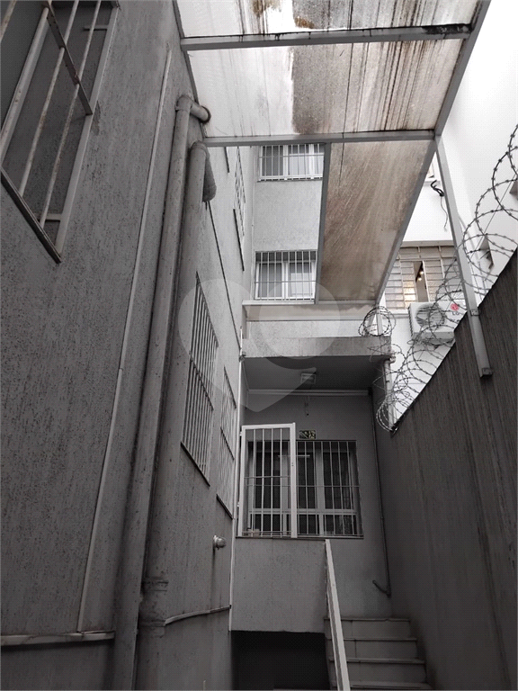 Sobrado Comercial com 2 vagas