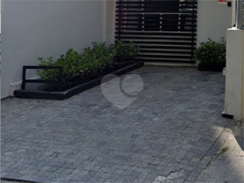 Sobrado Comercial com 2 vagas