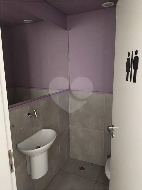 Sobrado Comercial com 2 vagas