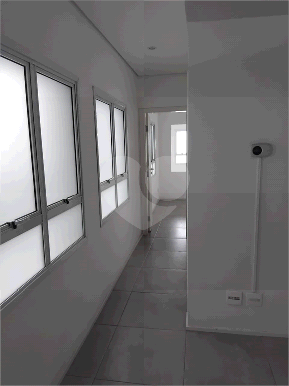 Sobrado Comercial com 2 vagas