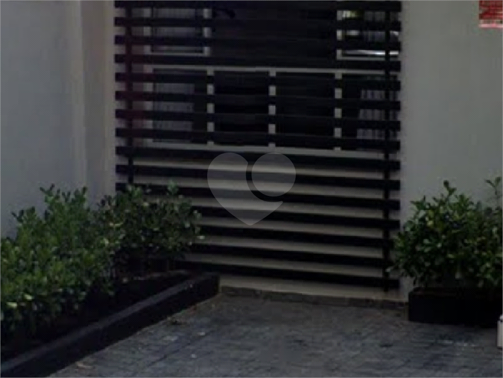 Sobrado Comercial com 2 vagas