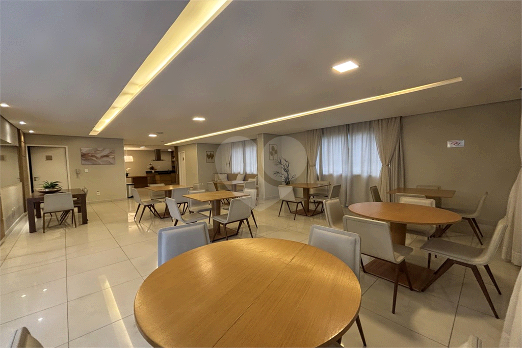 Apartamento em Santana, 2 dormitórios e 2 vagas com deposito