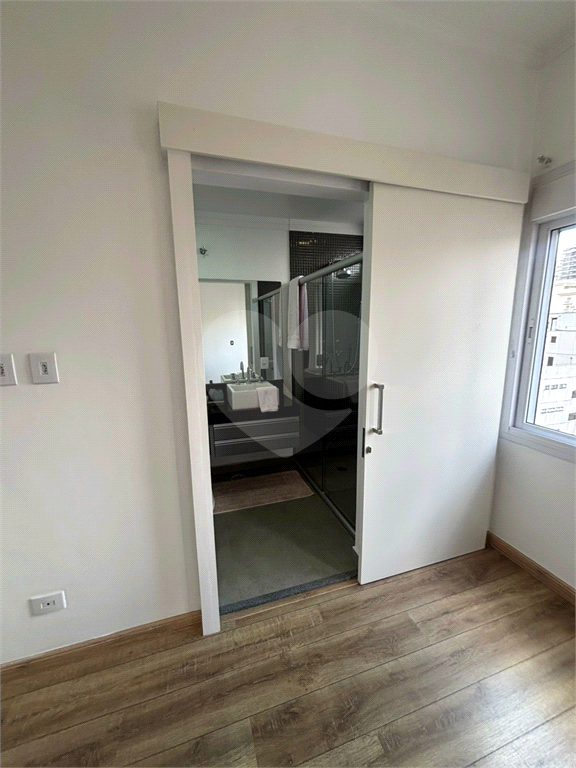 Apartamento reformado na Haddock Lobo, Jardins