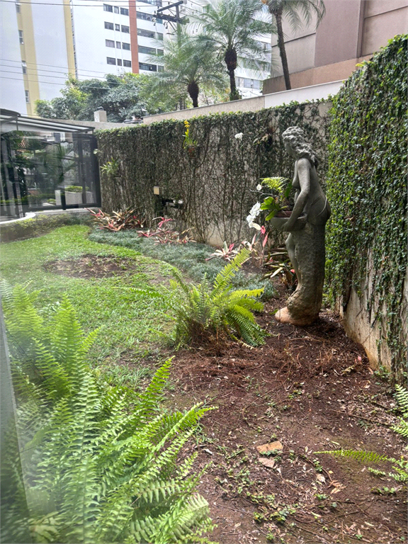 Apartamento reformado na Haddock Lobo, Jardins